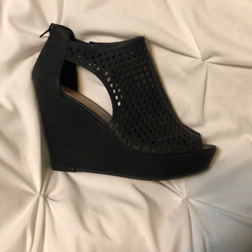 Black pep toe wedges